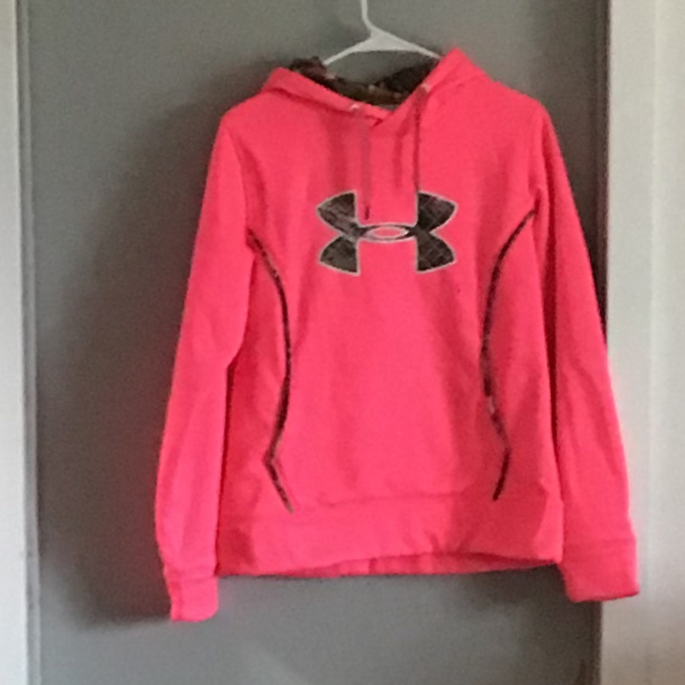 Size md under armor sweater
